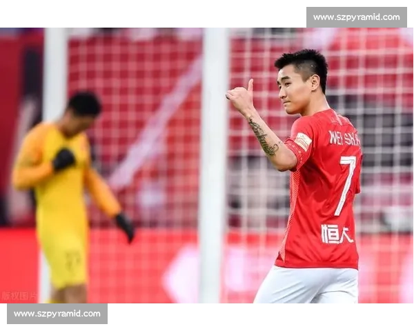 铁西夜燃冲超梦！杨旭陈星领唱，辽宁铁人 3-0 登顶中甲