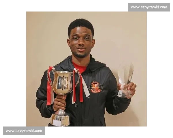 迪亚洛续约曼联！科特迪瓦飞翼化身红魔新拳王，锋线暴力美学再升级